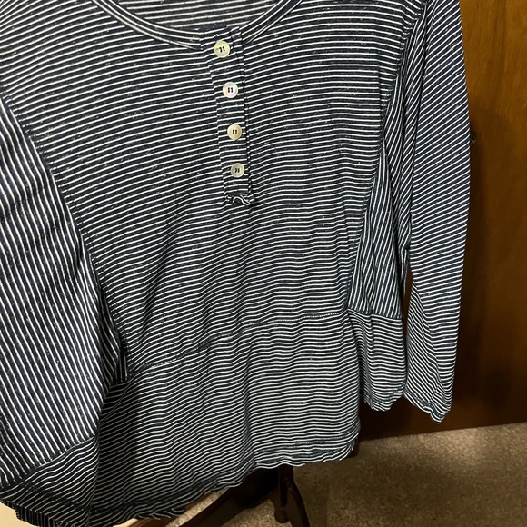 Boutique top - Picture 1 of 3